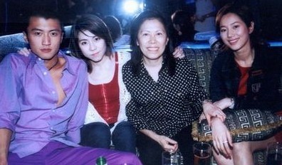 谢霆锋初吻献给"情姐姐" 戴辛尉曾与王菲合影