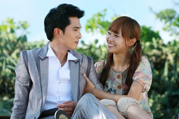 邱泽车内贴唐嫣照片 假戏真做开展「地下情」