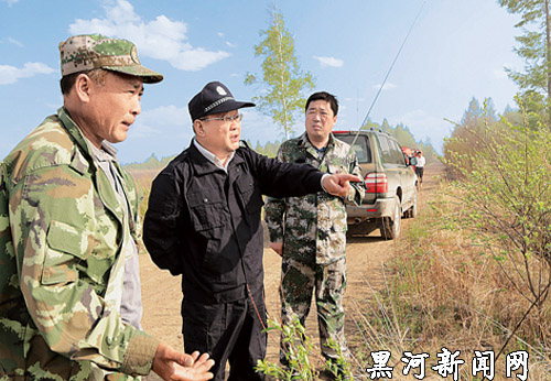 市委书记刘刚检查森防工作