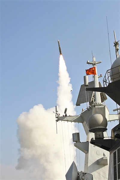 新型舰空导弹腾空击落数架"敌机"初露锋芒