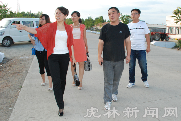 市妇联组织召开珍宝岛乡巾帼环境卫生整治动员大会