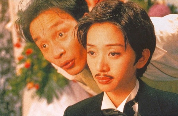 梅艳芳在这部戏里的男装的扮相与袁咏仪各成风格.