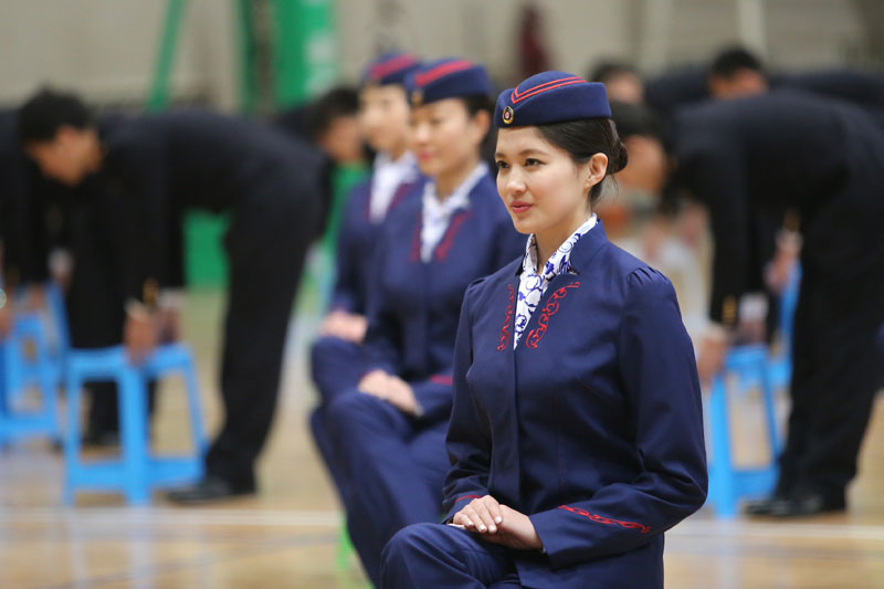 坐姿演示.东北网记者 王忠岩 摄