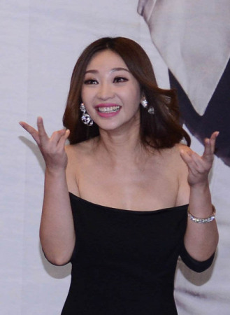 女神也怕抓拍照：孙俪脖子五道杠 林志玲唐嫣露笑纹