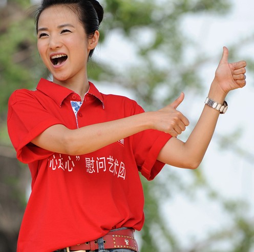 刘芳菲周涛董卿 央视台花怎么全是大眼睛高鼻