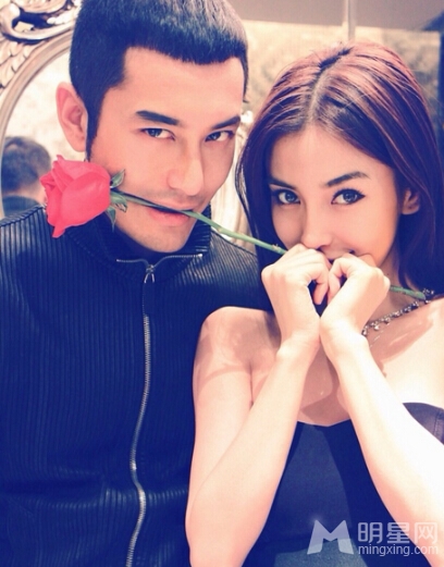 baby鸽子蛋钻戒超抢眼 郑恺无奈遭调侃已没戏