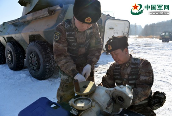 东北网双鸭山2月4日讯 2月2日,辽东某地气温降至零下20多度,沈阳军区