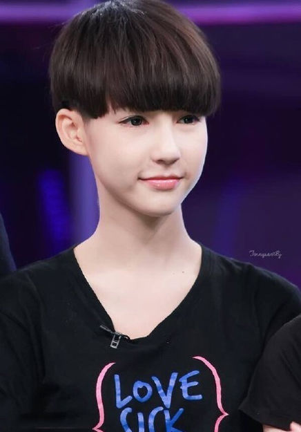 yoshi蘑菇头造型出镜.