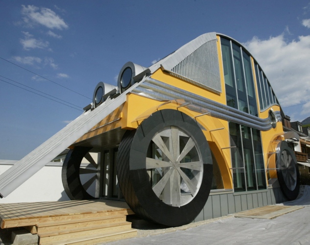 重庆现最牛树屋 一睹全球最"疯狂"的房子