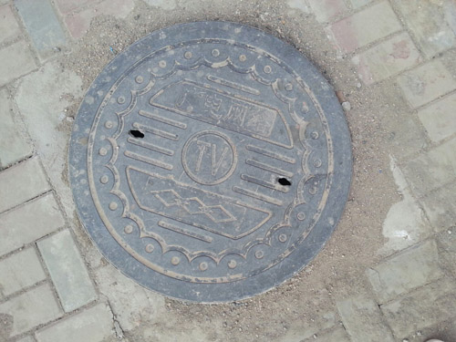 井盖缺失破损留隐患该由谁负责后续报道