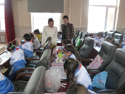 安达市东城小学举办现场绘画大赛