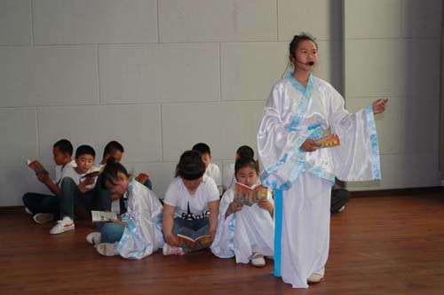 5月4日,在安达市教育体育团委的安排下,安化小学师生来到安达市文化