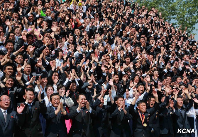 金正恩出席青年美举先进分子大会