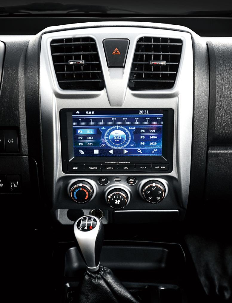 江铃宝典皮卡已经很久没在内饰上下过功夫,一直凭借省油耐用的口碑就