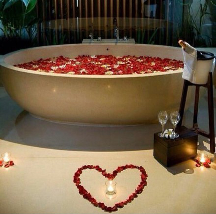 花瓣香氛鸳鸯浴 唯美浪漫大浴缸