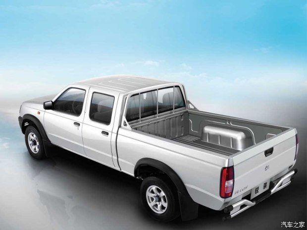 外观方面,锐骐皮卡柴油长货箱车型的外观与标准版相比并没有变化,只是