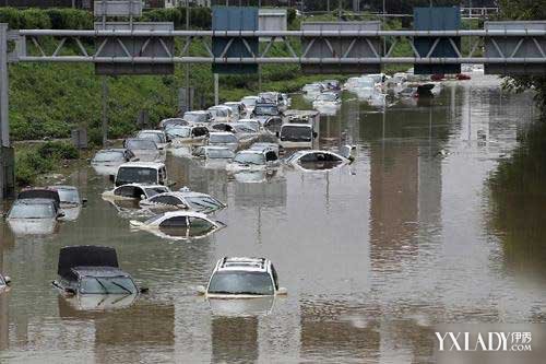 义乌遭暴雨袭击停车场被淹没 汽车被水淹了怎