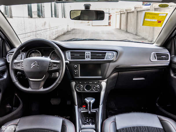 东风雪铁龙2015款c3-xr内饰