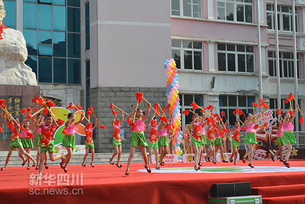 百和莲枪舞:钱杆为道具 韵味无穷