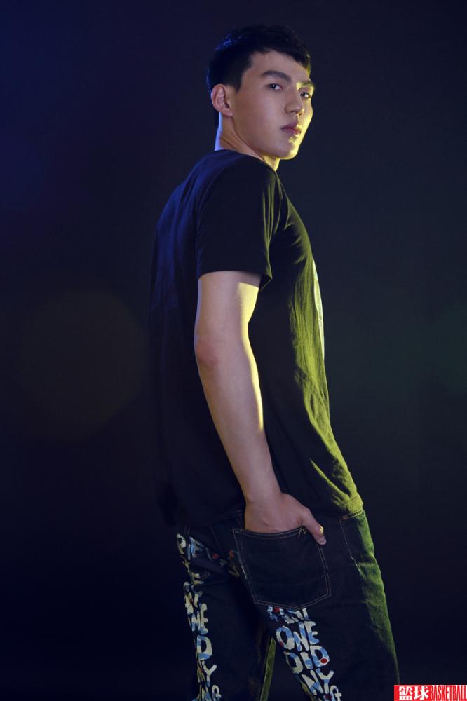 国奥萧敬腾吴前写真 网友:王子的新衣任你挑选