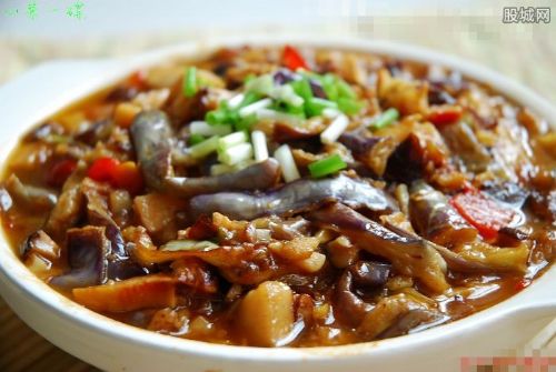 炒茄子放啥酱食客插嘴被揍 曾是旧识关系不融