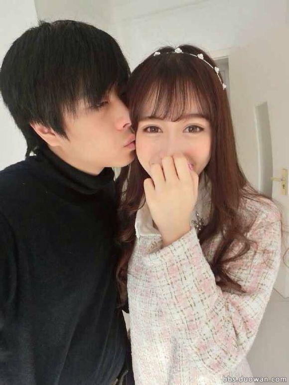 LOL电竞三帅55开女友UU晒裸背引争议 被誉为