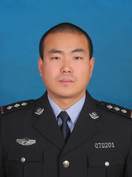 鸡西新闻网 专题宣传(非新闻) 正文    谢海波,鸡西市公安局特警支队