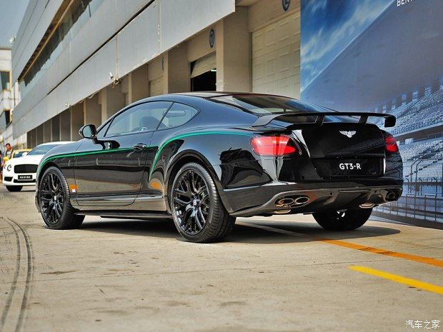 穿着运动服的绅士实拍宾利欧陆gt3r