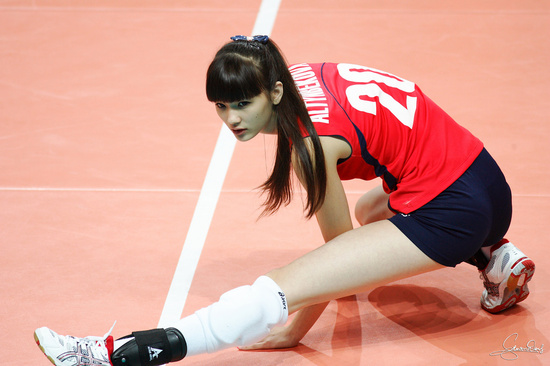 萨比娜1996年11月05日出生,目前仍在读大学,爸爸是