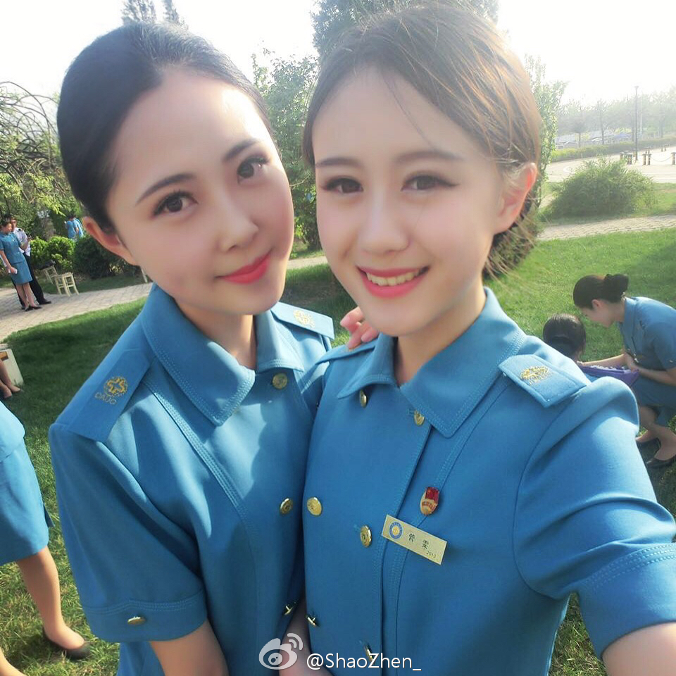 邹正女友是一名刚毕业的空姐