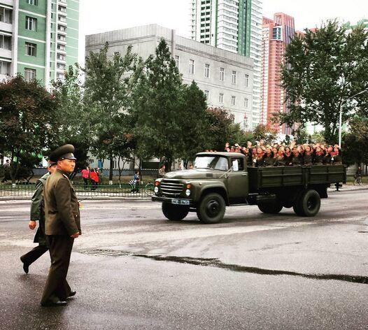 朝鲜阅兵车图片