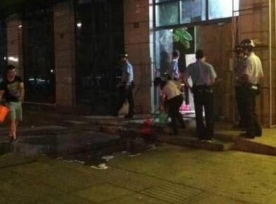 浙江男子砍人被拘 挥舞菜刀狂砍7人家人称有精
