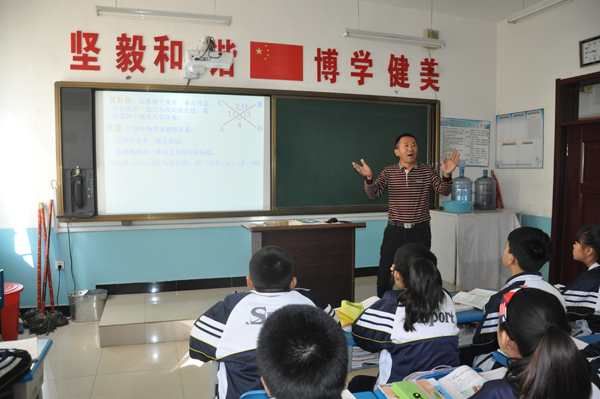 四中开展信息技术与网络支撑下新模式课堂教学活动