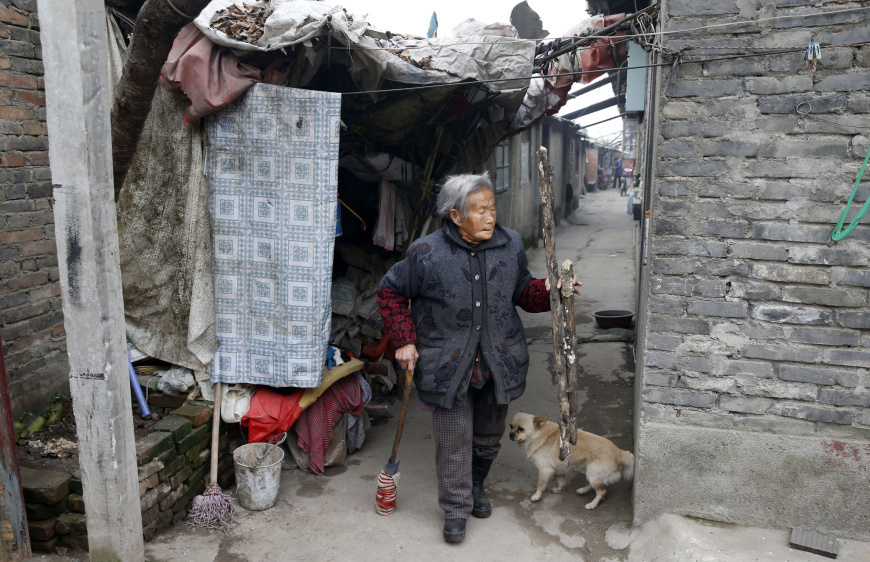 91岁老太因丈夫去世成"黑户" 捡垃圾为生-平安龙江-东北网