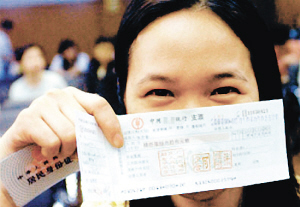 超市员工用假支票办购物卡 网友:家贼难防