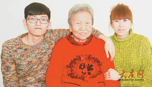 大庆爱心小夫妻有个"非亲老妈" 10年来照顾得无微不至