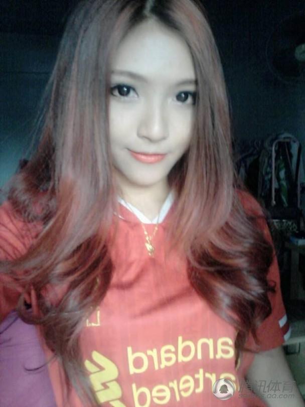 印尼最美利物浦女球迷 蛇精脸身材火辣