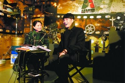 陈坤和自己在北电的老师崔新琴一起接受采访.