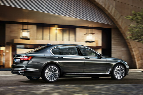 本地 正文  全新bmw 7系的入门车型依然让"最具创新的豪华汽车"的称号