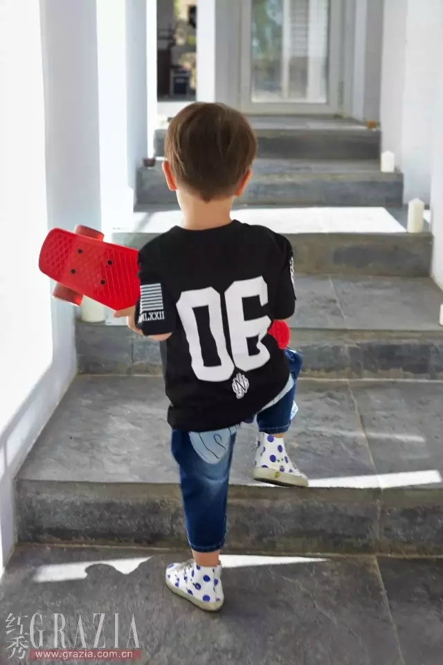 史上最小男朋友!可爱瞪眼吐舌头 肉肉脸激萌