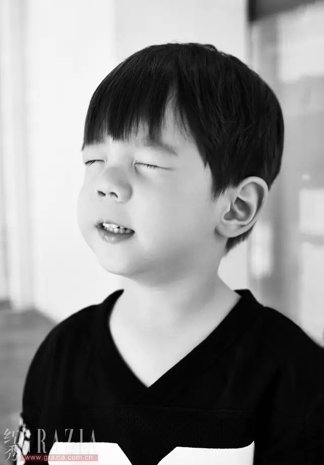   分享   杜江与霍思燕的儿子嗯哼大王(杜宇麒)一组时尚大片曝光