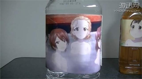 壮士干了这碗洗澡水!岛国阿宅演示喝二次元妹子洗澡水