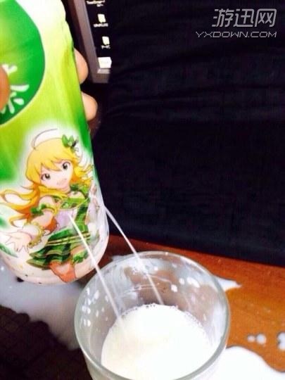 壮士干了这碗洗澡水!岛国阿宅演示喝二次元妹子洗澡水