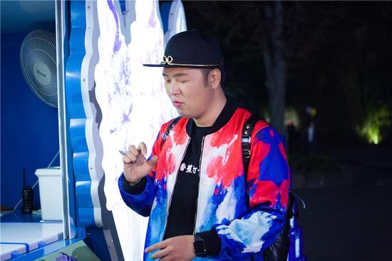 杜海涛秀肌肉 与汪东城张亮PK身材