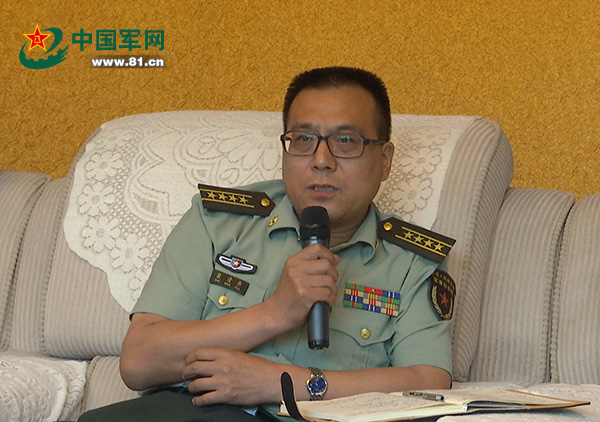 军事科学院研究员翟清华在座谈会上发言.