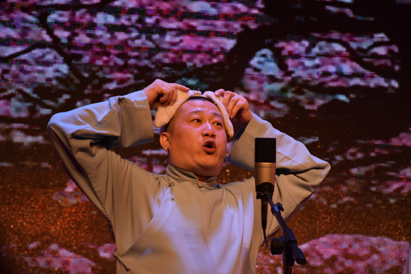 张鹤伦在不久前黑龙江德云社小剧场的表演.