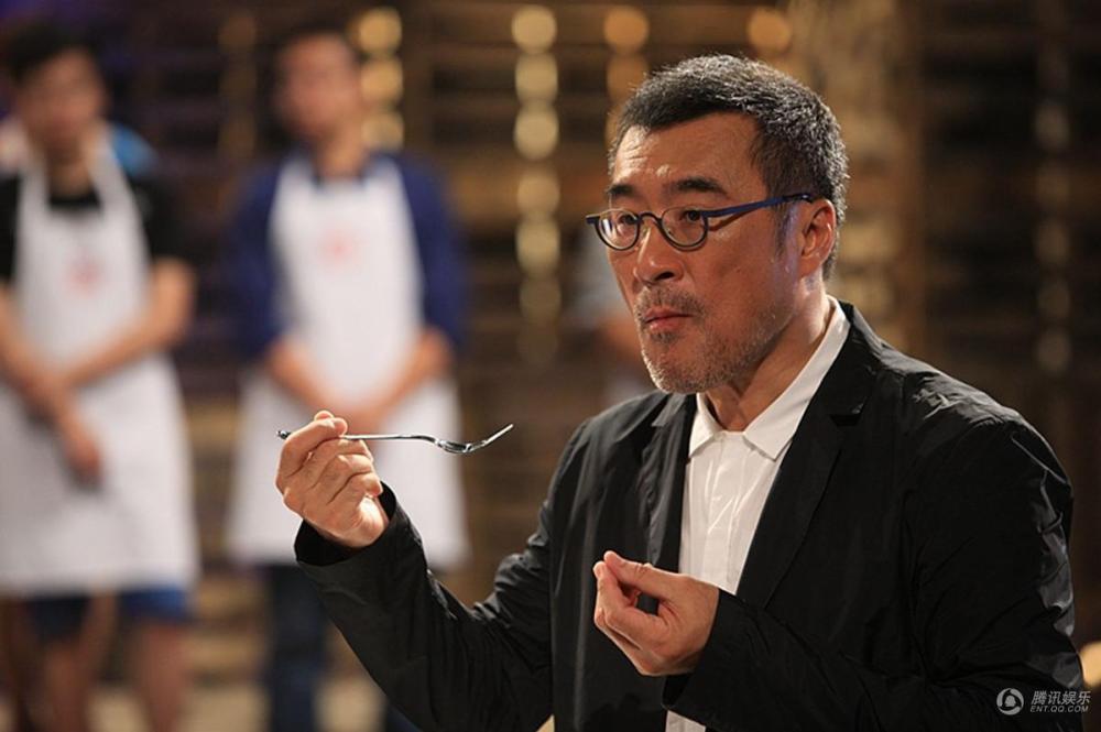 这世上有一群人,他们哼着小调出场,逐渐走上了人生制高点,忙成十指不