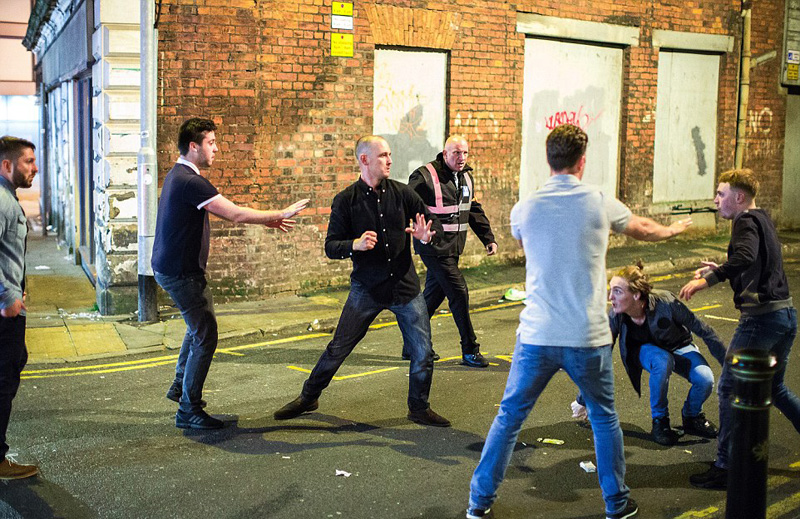 早在2016年新年前夜,他就在此处拍摄到一幅极具文艺复兴神韵的"醉汉倒