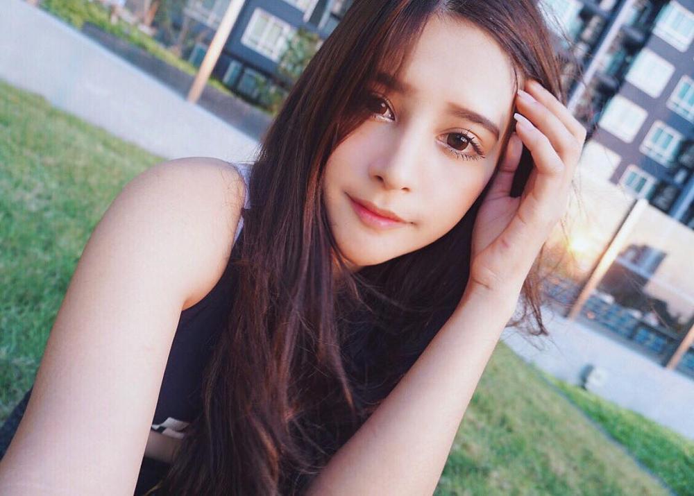 剑桥混血美女学霸晒照 有颜值也努力