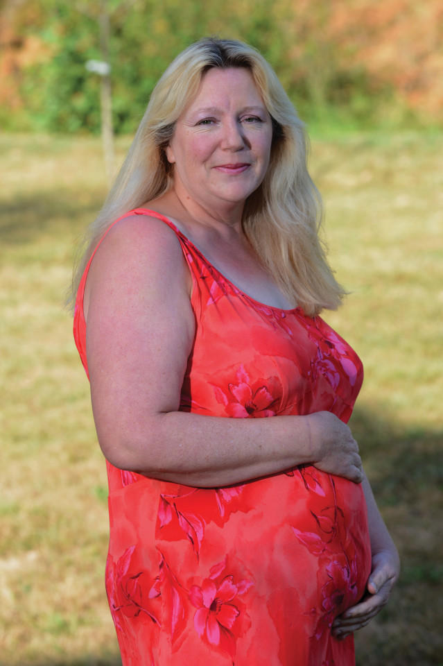 英国50岁大妈代孕上瘾 生十几个娃赚83万